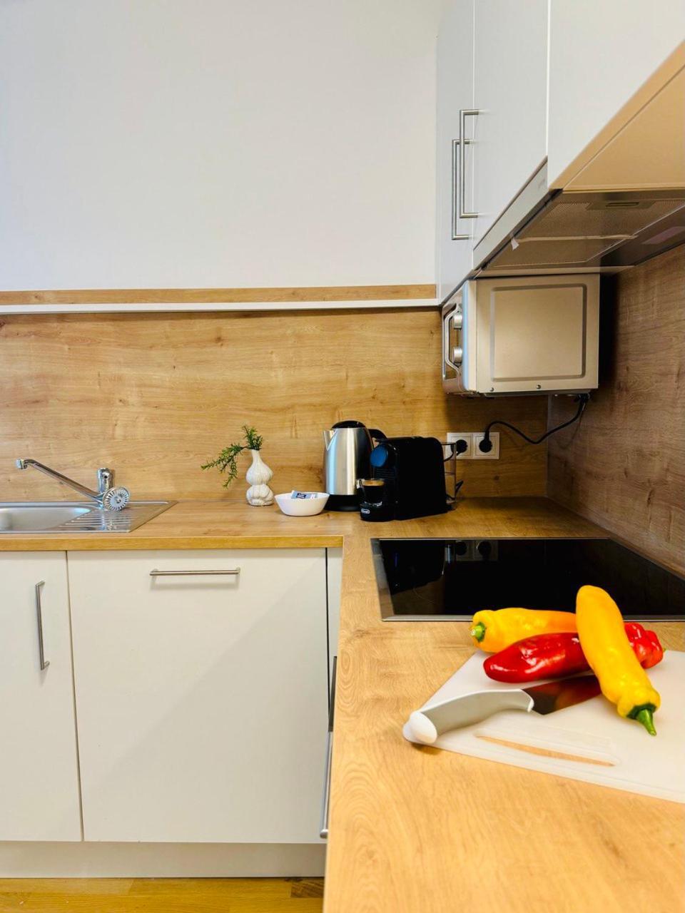 Carillon By Bestchoice - Old City - Self Check-In With Parking Option 그라츠 외부 사진